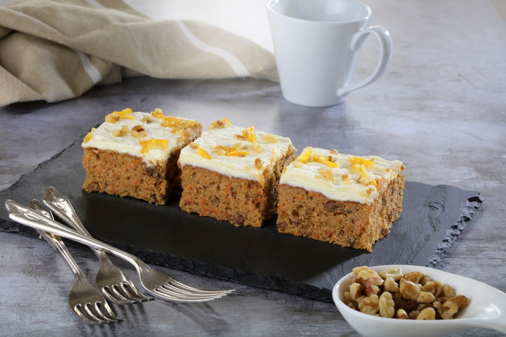 THE HANDMADE CAKE COMPANY Carrot & Orange Traybake