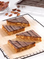 HANDMADE CAKE COMPANY Maple & Pecan Slice